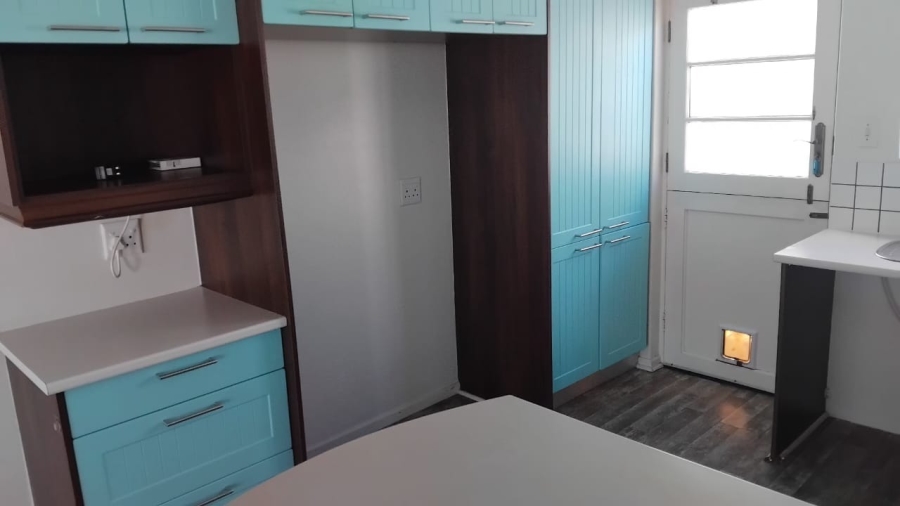 To Let 3 Bedroom Property for Rent in Paradise Beach Western Cape